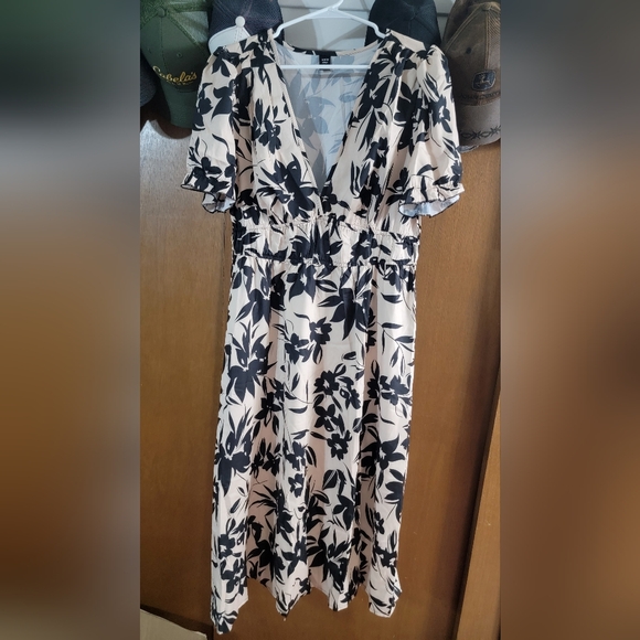 Dress - Picture 2 of 3